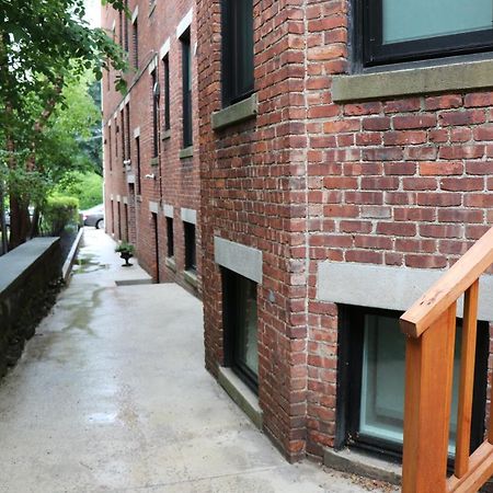 A Stylish Stay W/ A Queen Bed, Heated Floors.. #18 Brookline Eksteriør bilde