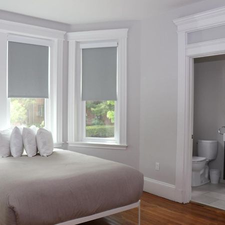A Stylish Stay W/ A Queen Bed, Heated Floors.. #18 Brookline Eksteriør bilde