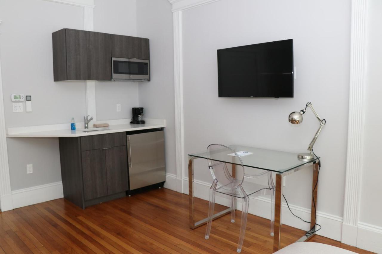 A Stylish Stay W/ A Queen Bed, Heated Floors.. #18 Brookline Eksteriør bilde