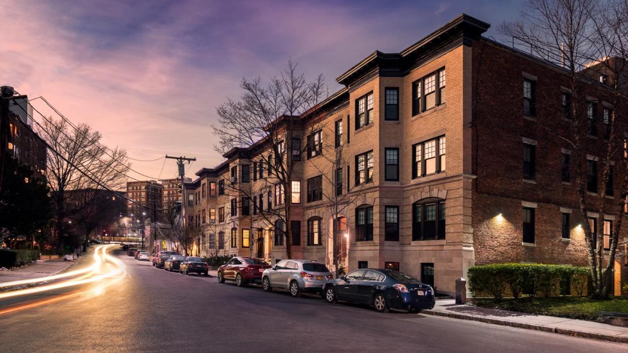 A Stylish Stay W/ A Queen Bed, Heated Floors.. #18 Brookline Eksteriør bilde