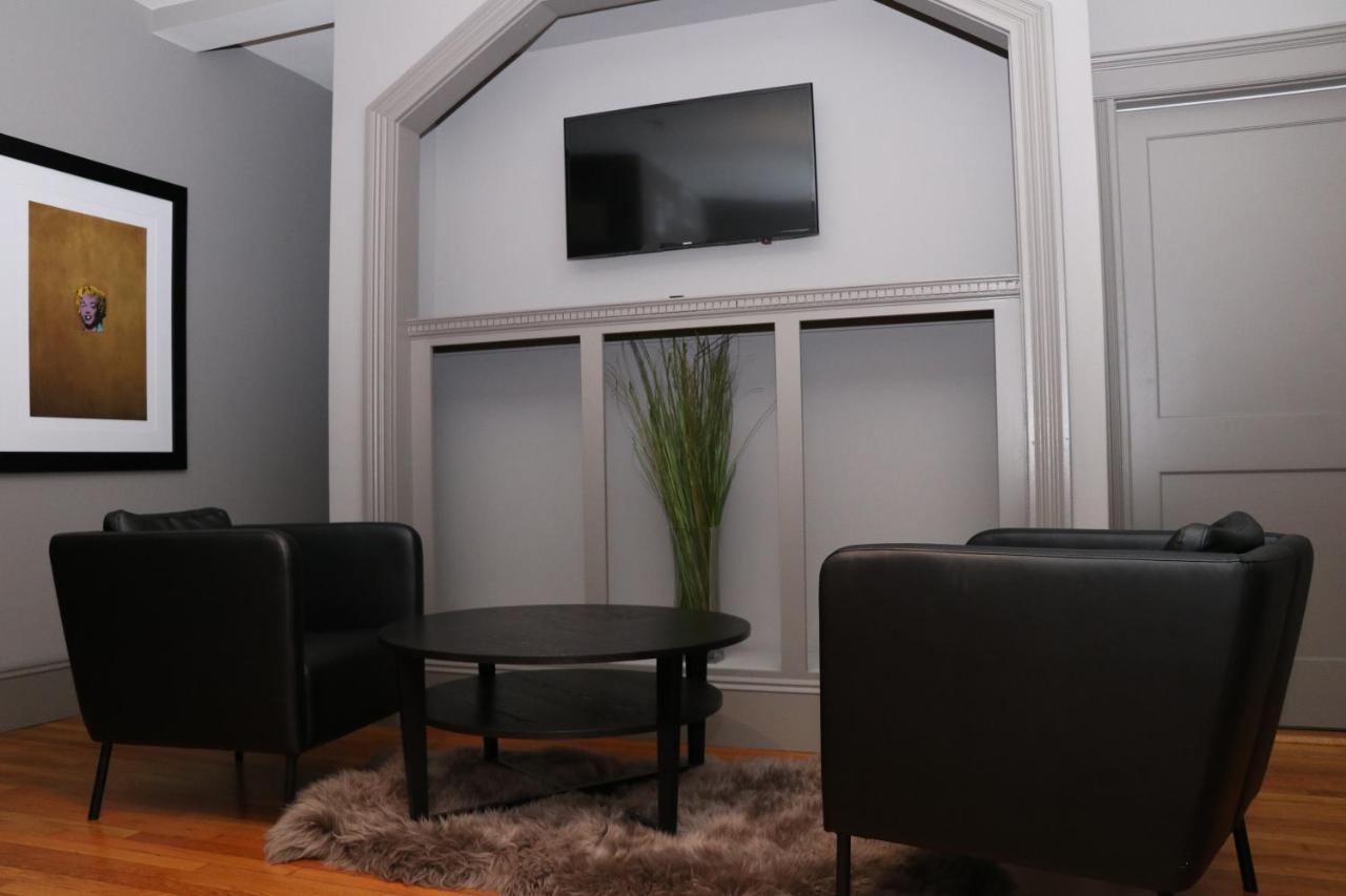 A Stylish Stay W/ A Queen Bed, Heated Floors.. #18 Brookline Eksteriør bilde